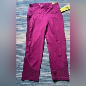 Women’s cropped workout pants